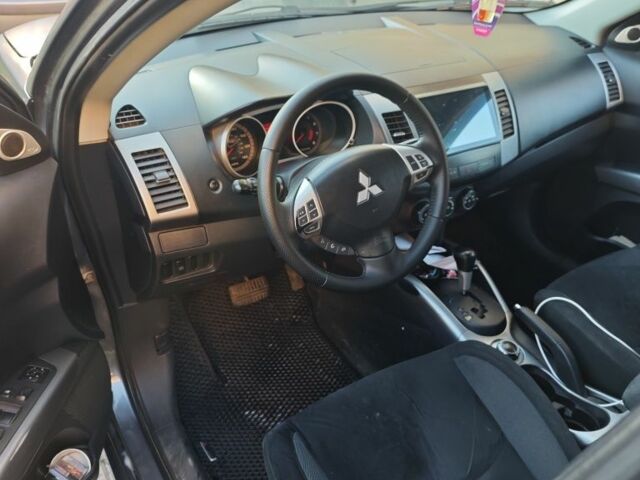 Сірий Міцубісі Аутлендер, об'ємом двигуна 3 л та пробігом 320 тис. км за 7500 $, фото 2 на Automoto.ua