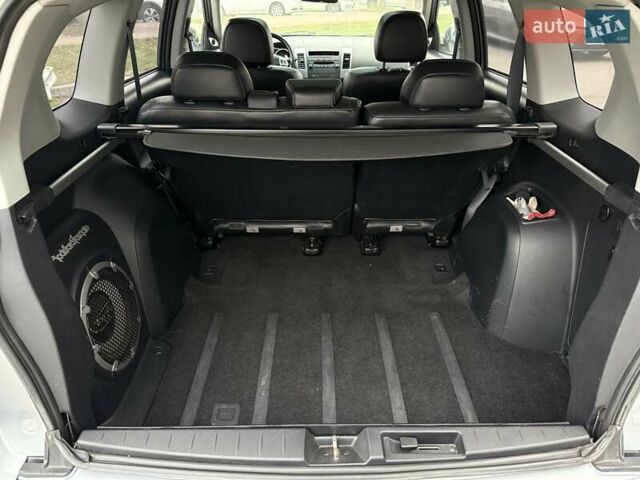 Сірий Міцубісі Аутлендер, об'ємом двигуна 3 л та пробігом 195 тис. км за 9999 $, фото 28 на Automoto.ua