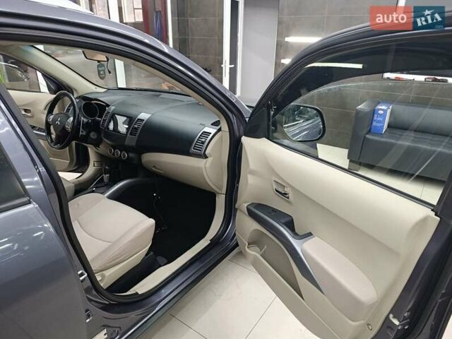 Сірий Міцубісі Аутлендер, об'ємом двигуна 2.36 л та пробігом 214 тис. км за 8500 $, фото 10 на Automoto.ua