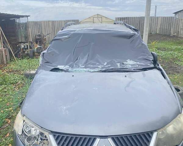 Серый Мицубиси Аутлендер, объемом двигателя 1.97 л и пробегом 250 тыс. км за 4000 $, фото 1 на Automoto.ua