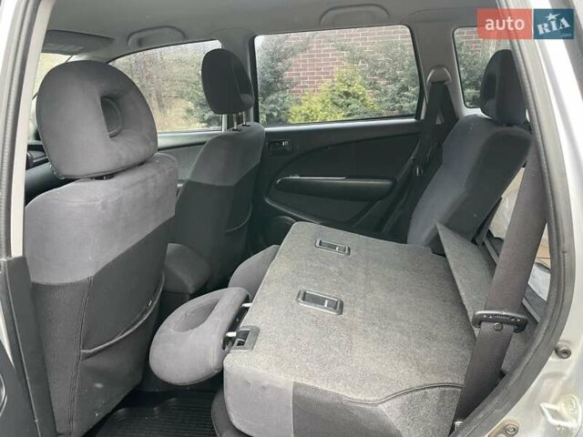 Серый Мицубиси Аутлендер, объемом двигателя 2 л и пробегом 270 тыс. км за 7000 $, фото 8 на Automoto.ua