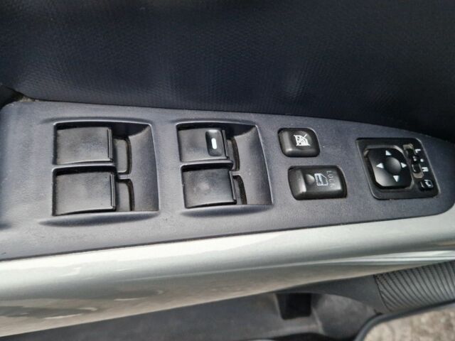 Серый Мицубиси Аутлендер, объемом двигателя 3 л и пробегом 197 тыс. км за 9500 $, фото 5 на Automoto.ua