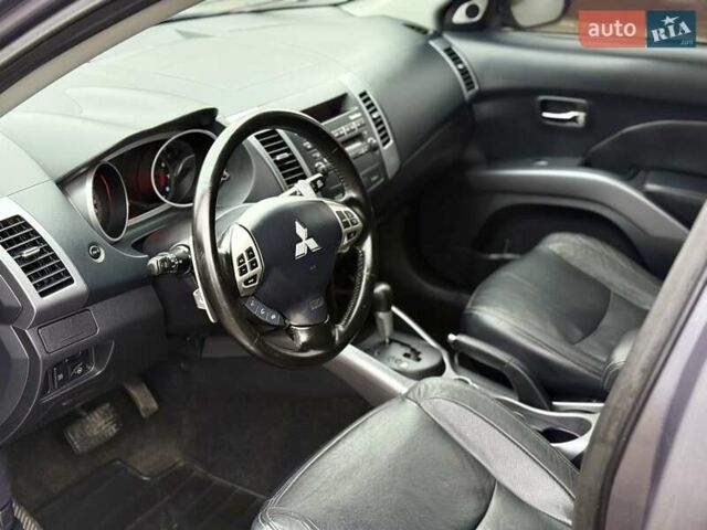 Сірий Міцубісі Аутлендер, об'ємом двигуна 3 л та пробігом 227 тис. км за 8900 $, фото 20 на Automoto.ua