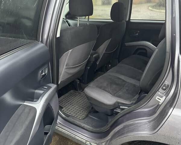 Серый Мицубиси Аутлендер, объемом двигателя 2 л и пробегом 260 тыс. км за 8400 $, фото 15 на Automoto.ua