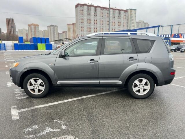 Серый Мицубиси Аутлендер, объемом двигателя 2 л и пробегом 235 тыс. км за 4800 $, фото 5 на Automoto.ua