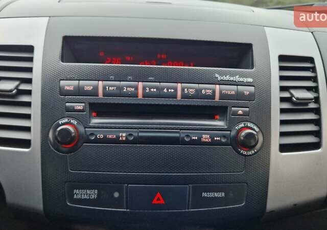 Серый Мицубиси Аутлендер, объемом двигателя 3 л и пробегом 197 тыс. км за 9500 $, фото 23 на Automoto.ua