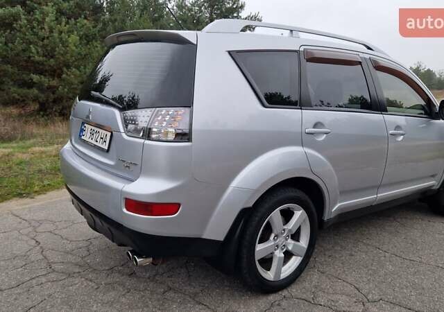 Серый Мицубиси Аутлендер, объемом двигателя 3 л и пробегом 197 тыс. км за 9500 $, фото 6 на Automoto.ua