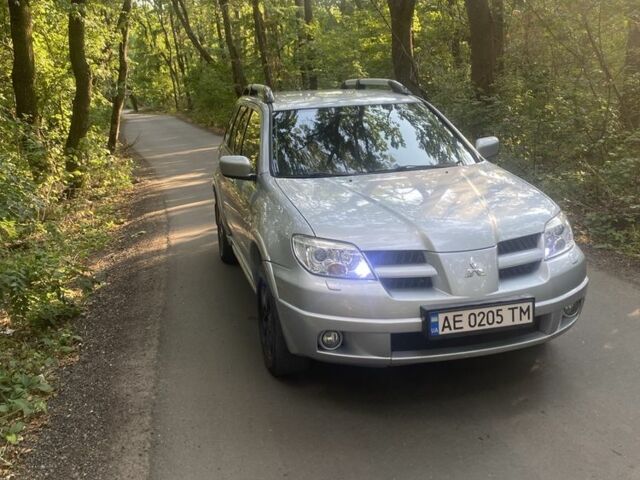 Сірий Міцубісі Аутлендер, об'ємом двигуна 2.4 л та пробігом 307 тис. км за 6700 $, фото 2 на Automoto.ua