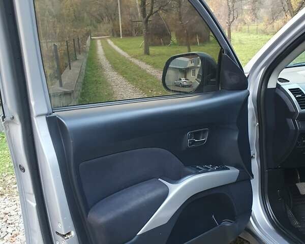 Міцубісі Аутлендер 2007 у Косове на Automoto.ua Сірий Міцубісі Аутлендер, об'ємом двигуна 2 л та пробігом 320 тис. км за 7500 $, фото 29 на Automoto.ua