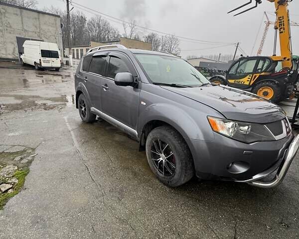 Серый Мицубиси Аутлендер, объемом двигателя 2 л и пробегом 260 тыс. км за 8400 $, фото 3 на Automoto.ua