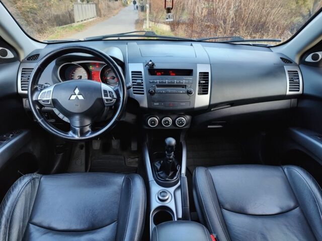 Сірий Міцубісі Аутлендер, об'ємом двигуна 0 л та пробігом 320 тис. км за 4049 $, фото 15 на Automoto.ua