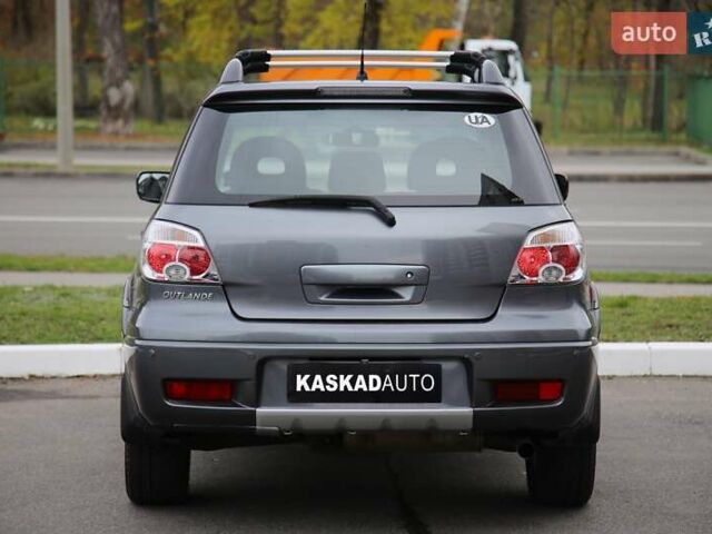 Серый Мицубиси Аутлендер, объемом двигателя 0 л и пробегом 240 тыс. км за 7200 $, фото 4 на Automoto.ua