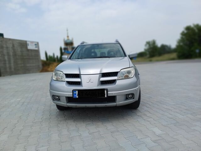 Серый Мицубиси Аутлендер, объемом двигателя 2.4 л и пробегом 243 тыс. км за 6200 $, фото 2 на Automoto.ua