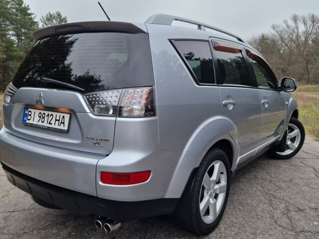 Серый Мицубиси Аутлендер, объемом двигателя 3 л и пробегом 197 тыс. км за 9500 $, фото 1 на Automoto.ua