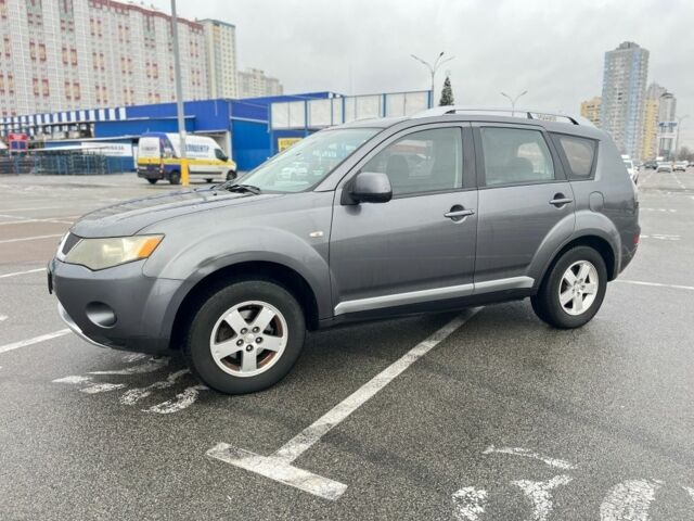 Серый Мицубиси Аутлендер, объемом двигателя 2 л и пробегом 235 тыс. км за 4800 $, фото 6 на Automoto.ua