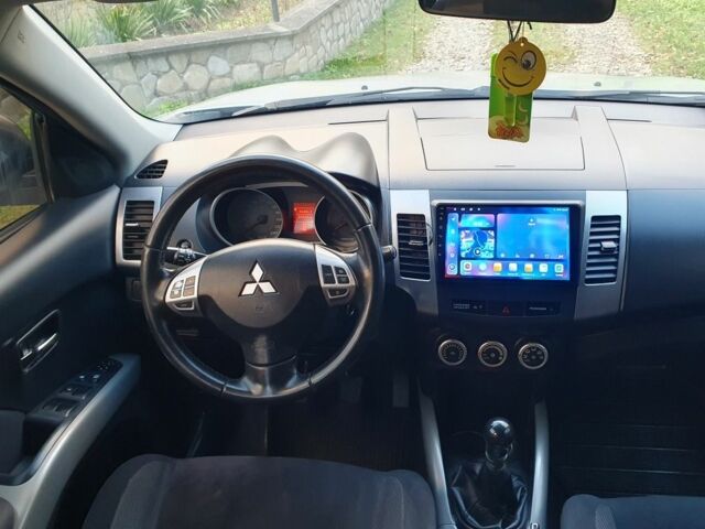 Серый Мицубиси Аутлендер, объемом двигателя 2 л и пробегом 320 тыс. км за 7500 $, фото 14 на Automoto.ua