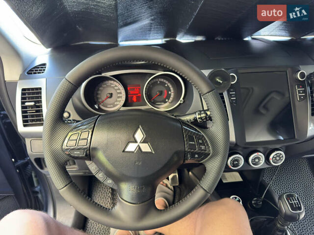Серый Мицубиси Аутлендер, объемом двигателя 1.97 л и пробегом 260 тыс. км за 10900 $, фото 11 на Automoto.ua
