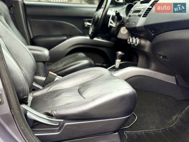 Сірий Міцубісі Аутлендер, об'ємом двигуна 3 л та пробігом 227 тис. км за 8900 $, фото 23 на Automoto.ua