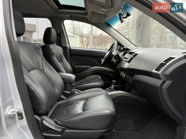 Сірий Міцубісі Аутлендер, об'ємом двигуна 3 л та пробігом 195 тис. км за 9999 $, фото 11 на Automoto.ua