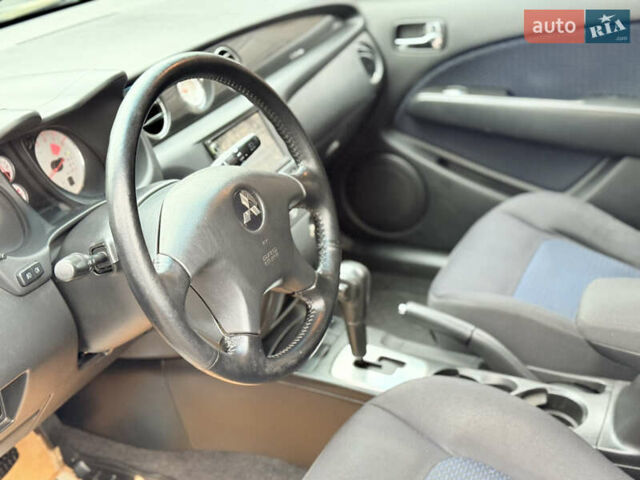 Серый Мицубиси Аутлендер, объемом двигателя 2.4 л и пробегом 240 тыс. км за 6900 $, фото 4 на Automoto.ua