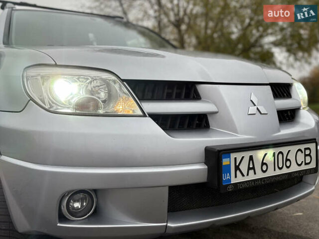 Серый Мицубиси Аутлендер, объемом двигателя 2.38 л и пробегом 238 тыс. км за 7450 $, фото 7 на Automoto.ua