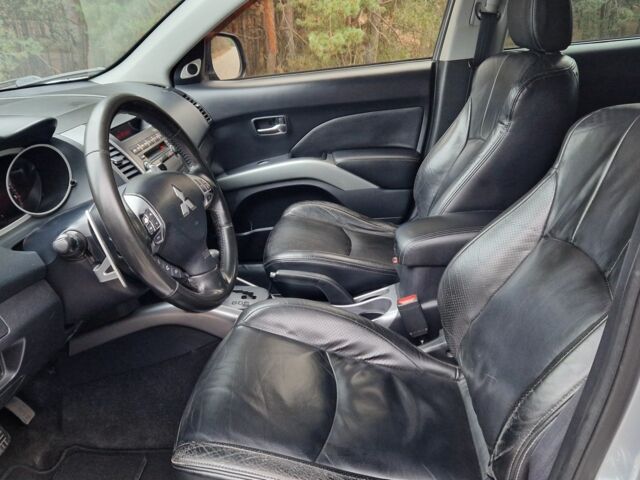 Серый Мицубиси Аутлендер, объемом двигателя 3 л и пробегом 197 тыс. км за 9500 $, фото 7 на Automoto.ua