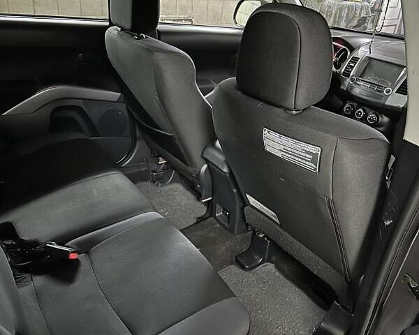 Сірий Міцубісі Аутлендер, об'ємом двигуна 2.36 л та пробігом 190 тис. км за 7700 $, фото 5 на Automoto.ua