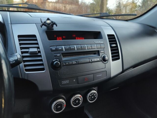 Сірий Міцубісі Аутлендер, об'ємом двигуна 0 л та пробігом 320 тис. км за 4049 $, фото 17 на Automoto.ua