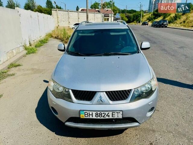 Серый Мицубиси Аутлендер, объемом двигателя 3 л и пробегом 188 тыс. км за 10000 $, фото 9 на Automoto.ua