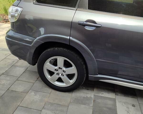 Серый Мицубиси Аутлендер, объемом двигателя 2.4 л и пробегом 23 тыс. км за 8300 $, фото 1 на Automoto.ua