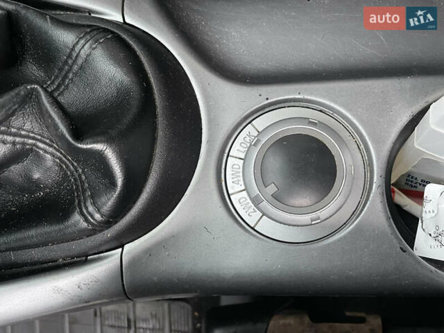 Серый Мицубиси Аутлендер, объемом двигателя 2.01 л и пробегом 345 тыс. км за 8100 $, фото 11 на Automoto.ua