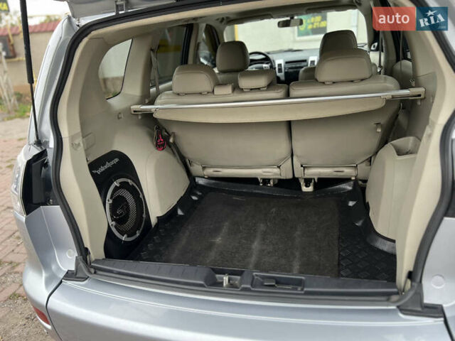 Серый Мицубиси Аутлендер, объемом двигателя 3 л и пробегом 176 тыс. км за 8300 $, фото 6 на Automoto.ua