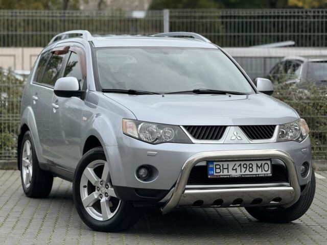 Серый Мицубиси Аутлендер, объемом двигателя 3 л и пробегом 175 тыс. км за 8500 $, фото 3 на Automoto.ua