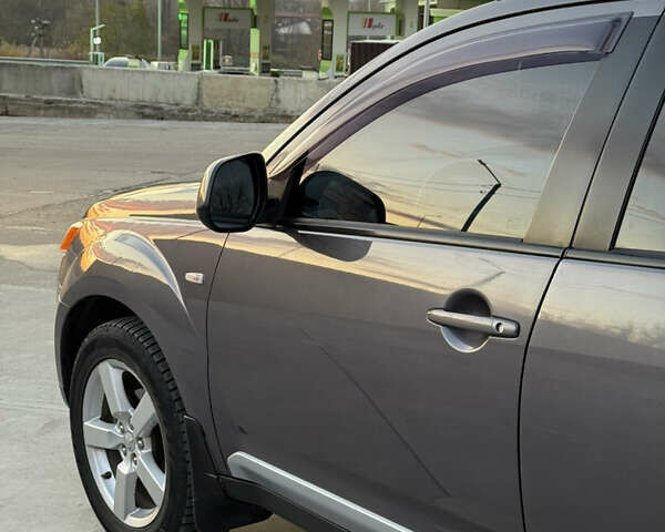 Серый Мицубиси Аутлендер, объемом двигателя 2.4 л и пробегом 210 тыс. км за 8300 $, фото 8 на Automoto.ua