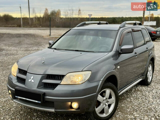 Серый Мицубиси Аутлендер, объемом двигателя 2 л и пробегом 199 тыс. км за 5999 $, фото 3 на Automoto.ua