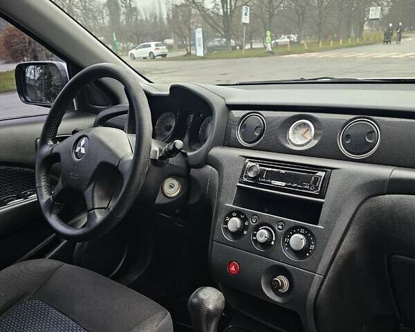 Сірий Міцубісі Аутлендер, об'ємом двигуна 2.38 л та пробігом 230 тис. км за 5400 $, фото 19 на Automoto.ua