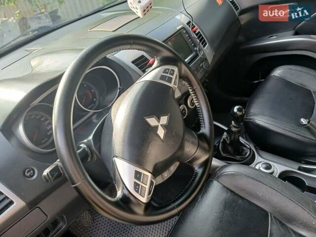 Сірий Міцубісі Аутлендер, об'ємом двигуна 2.18 л та пробігом 270 тис. км за 9800 $, фото 19 на Automoto.ua