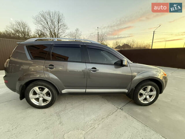 Серый Мицубиси Аутлендер, объемом двигателя 2.4 л и пробегом 210 тыс. км за 8300 $, фото 7 на Automoto.ua