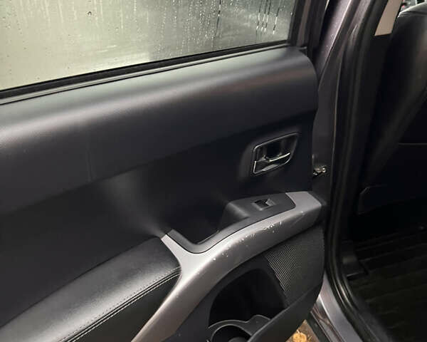 Сірий Міцубісі Аутлендер, об'ємом двигуна 3 л та пробігом 209 тис. км за 9800 $, фото 36 на Automoto.ua