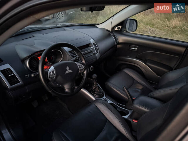 Сірий Міцубісі Аутлендер, об'ємом двигуна 2 л та пробігом 235 тис. км за 8950 $, фото 74 на Automoto.ua