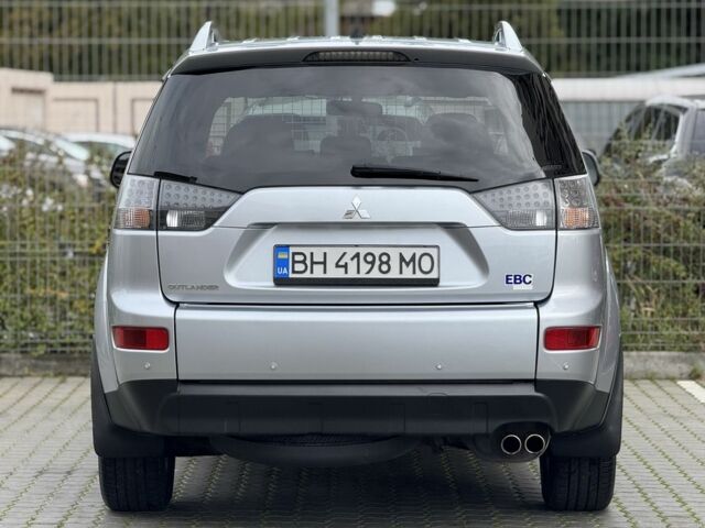 Серый Мицубиси Аутлендер, объемом двигателя 3 л и пробегом 175 тыс. км за 8500 $, фото 6 на Automoto.ua