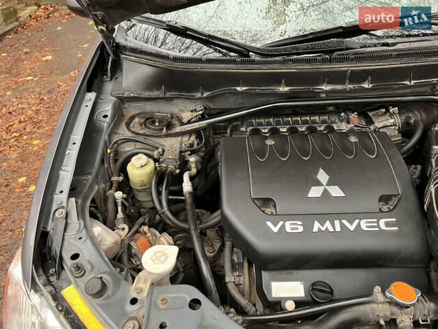 Сірий Міцубісі Аутлендер, об'ємом двигуна 3 л та пробігом 209 тис. км за 9800 $, фото 50 на Automoto.ua