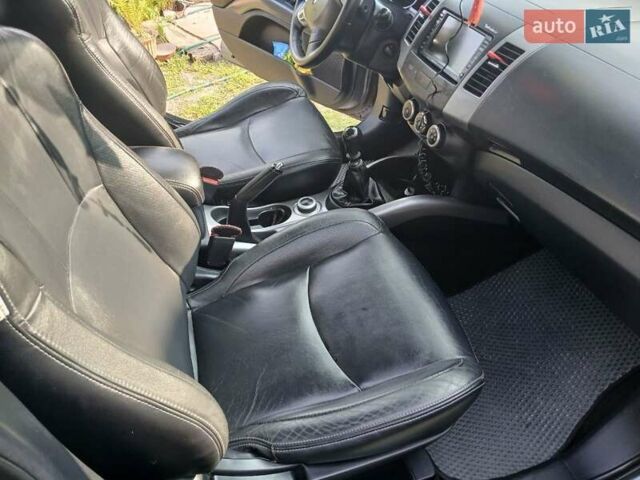 Сірий Міцубісі Аутлендер, об'ємом двигуна 2.18 л та пробігом 270 тис. км за 9800 $, фото 15 на Automoto.ua