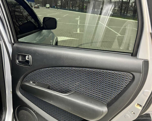 Серый Мицубиси Аутлендер, объемом двигателя 2 л и пробегом 209 тыс. км за 7200 $, фото 11 на Automoto.ua