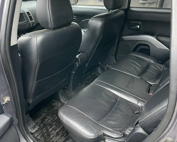 Серый Мицубиси Аутлендер, объемом двигателя 2.01 л и пробегом 345 тыс. км за 8100 $, фото 10 на Automoto.ua