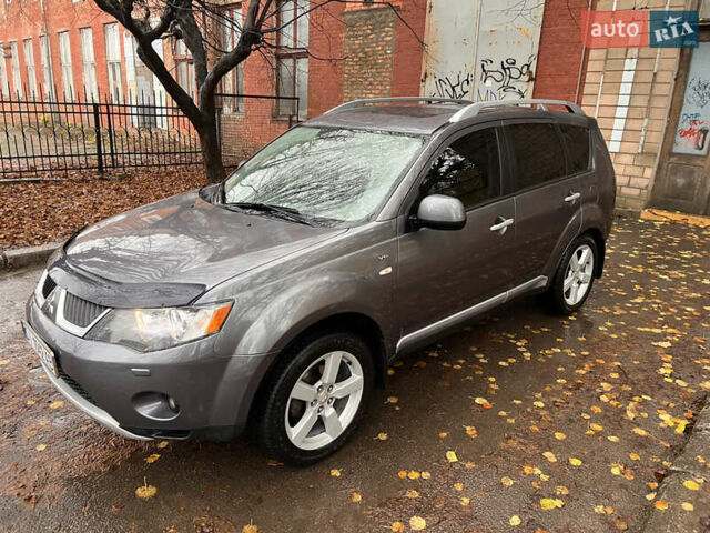 Сірий Міцубісі Аутлендер, об'ємом двигуна 3 л та пробігом 209 тис. км за 9800 $, фото 10 на Automoto.ua