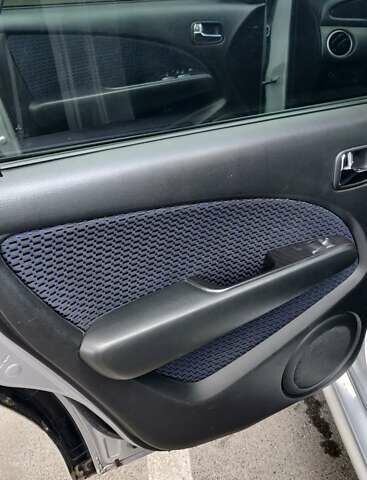 Серый Мицубиси Аутлендер, объемом двигателя 2.38 л и пробегом 323 тыс. км за 6800 $, фото 5 на Automoto.ua