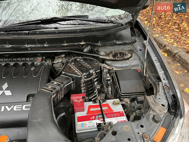 Сірий Міцубісі Аутлендер, об'ємом двигуна 3 л та пробігом 209 тис. км за 9800 $, фото 51 на Automoto.ua