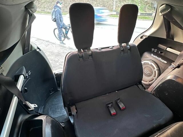 Серый Мицубиси Аутлендер, объемом двигателя 2.4 л и пробегом 321 тыс. км за 10000 $, фото 13 на Automoto.ua