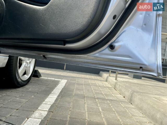 Сірий Міцубісі Аутлендер, об'ємом двигуна 2 л та пробігом 130 тис. км за 8500 $, фото 9 на Automoto.ua